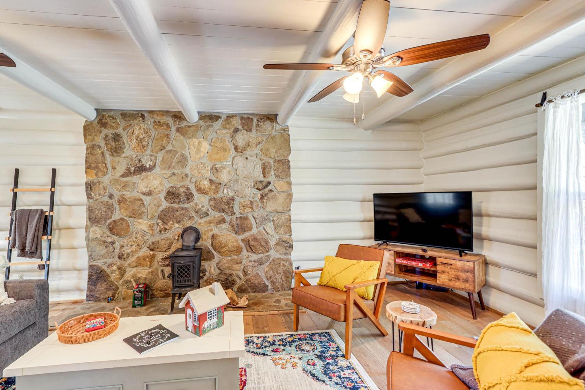 Dog-Friendly Hiawassee Cabin With Decks And Fire Pit! Exteriér fotografie