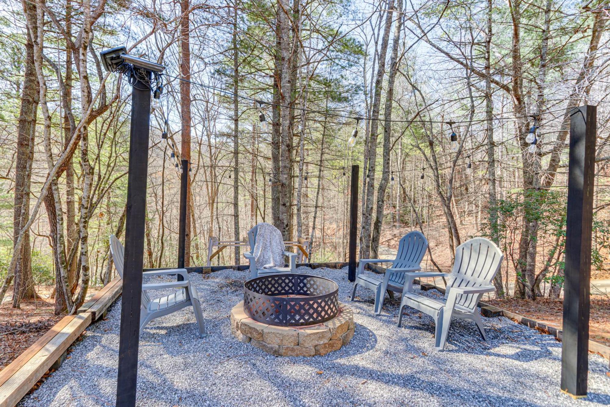 Dog-Friendly Hiawassee Cabin With Decks And Fire Pit! Exteriér fotografie